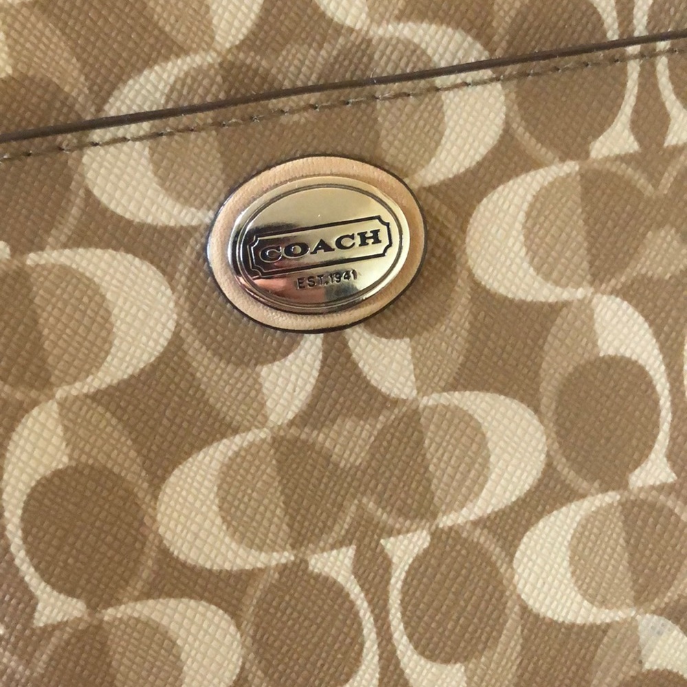 Coach wristlet - Picture 3 of 5